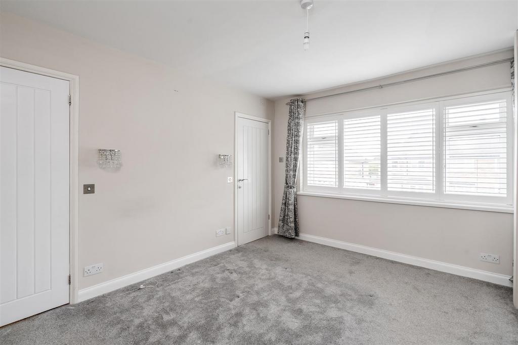 6 Regan Avenue 5.jpg