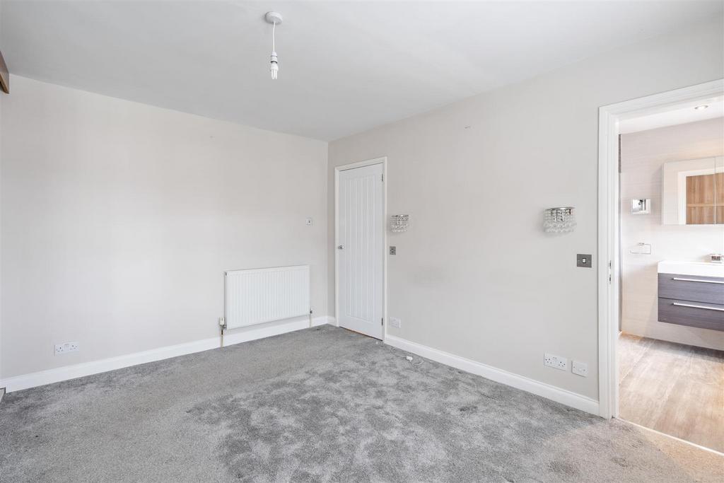 6 Regan Avenue 6.jpg