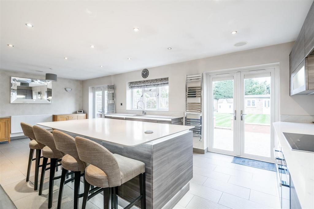 6 Regan Avenue 18.jpg