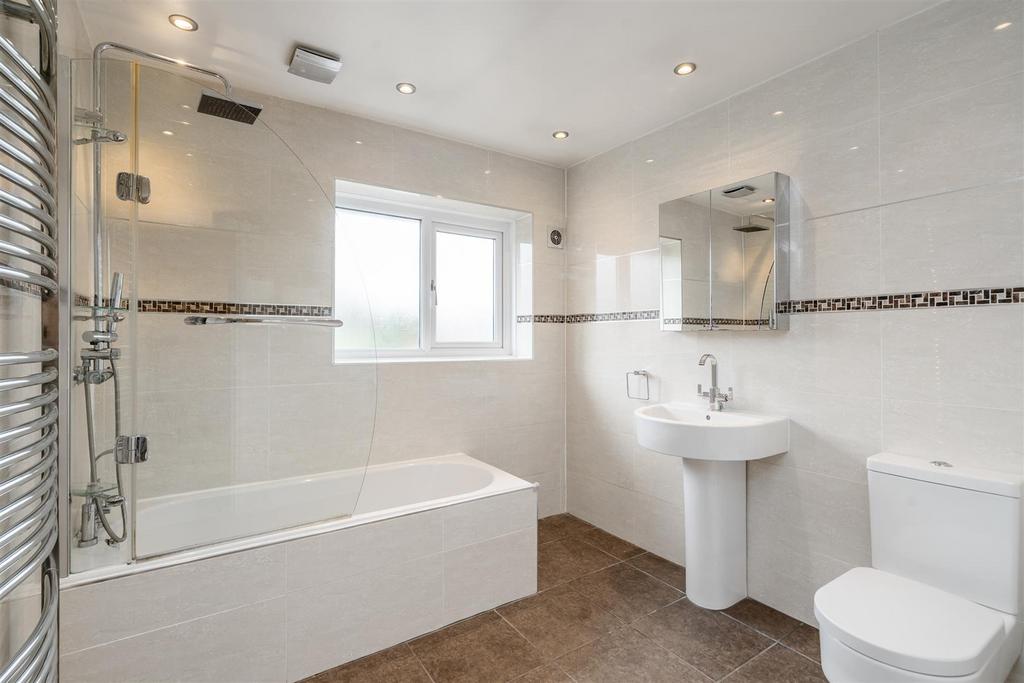 6 Regan Avenue 10.jpg