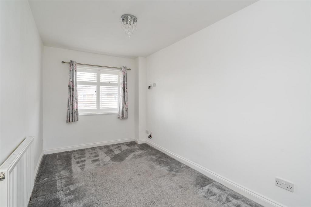 6 Regan Avenue 11.jpg