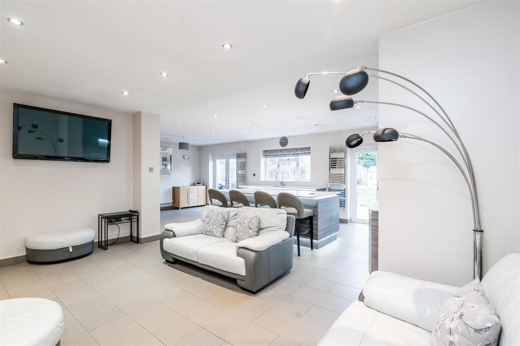 6 Regan Avenue 17.jpg