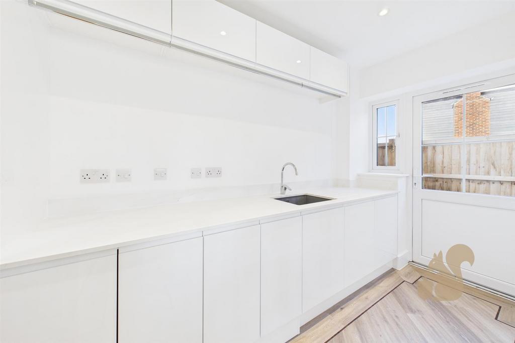 CAM05668 G0-PR0029-STILL019.jpg