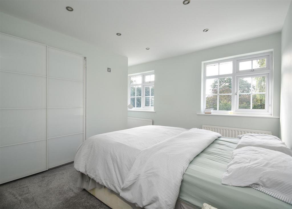 18 Corfton Drive - Principal Bedroom Suite.jpg
