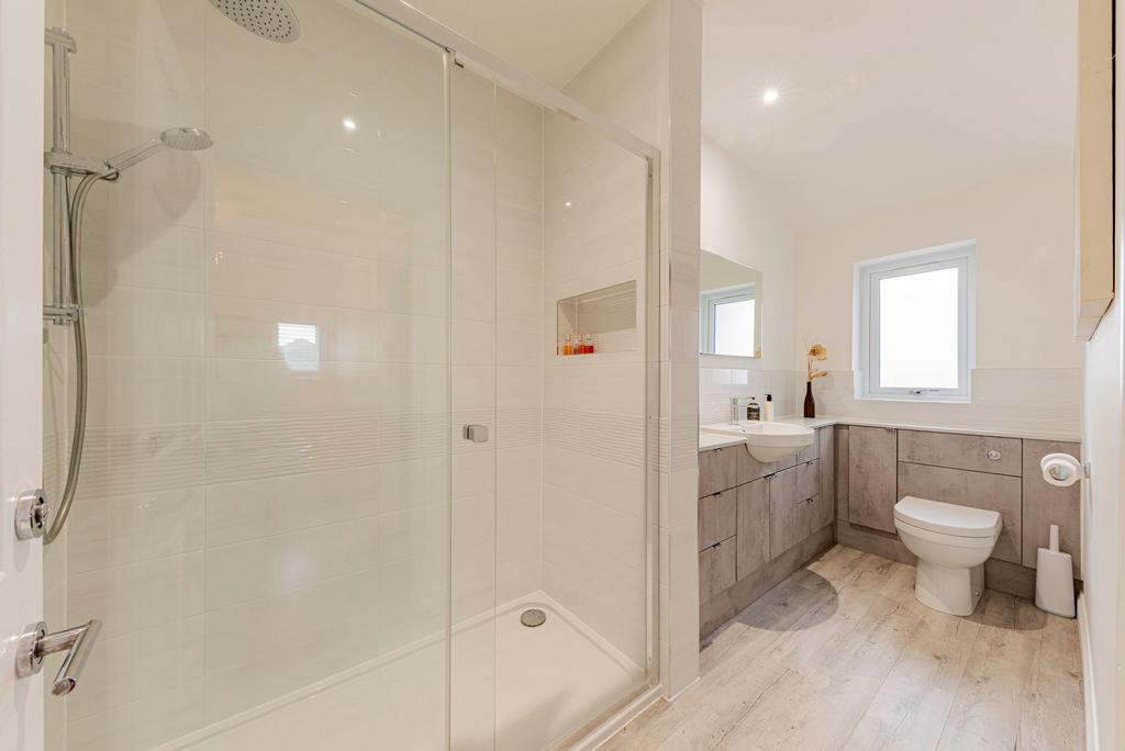 Shower W.C (1)