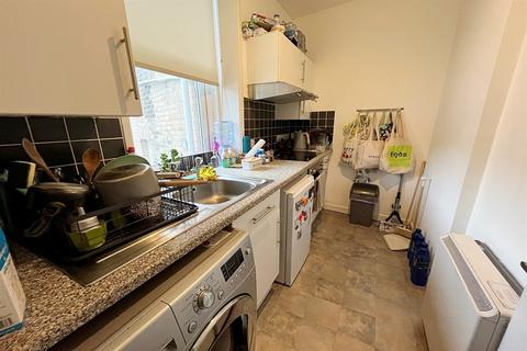 Studio to rent, Bournemouth Centre
