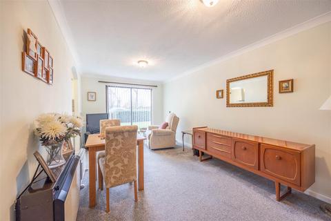 1 bedroom retirement property for sale, KINGSWELL, IMPERIAL AVENUE, Westcliff-On-Sea