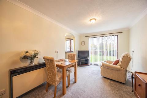 1 bedroom retirement property for sale, KINGSWELL, IMPERIAL AVENUE, Westcliff-On-Sea