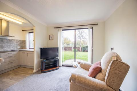 1 bedroom retirement property for sale, KINGSWELL, IMPERIAL AVENUE, Westcliff-On-Sea
