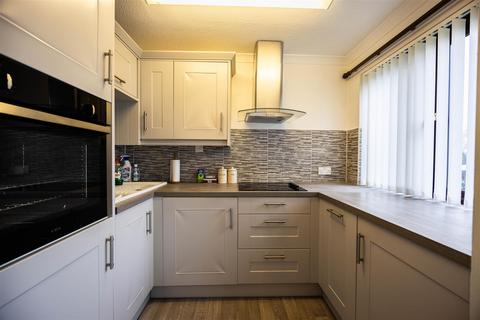 1 bedroom retirement property for sale, KINGSWELL, IMPERIAL AVENUE, Westcliff-On-Sea