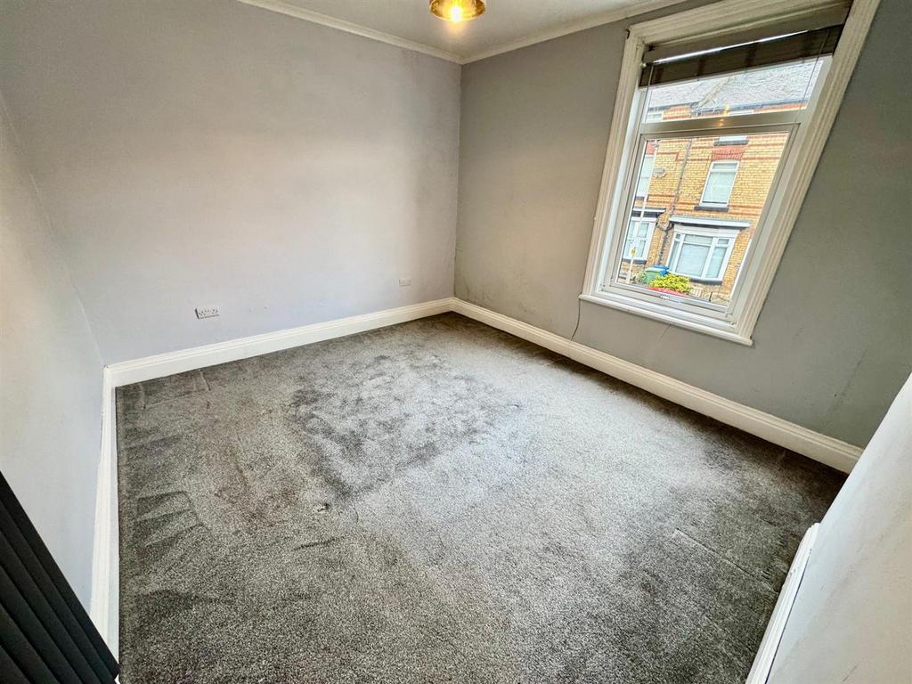 Bedroom 1.jpg