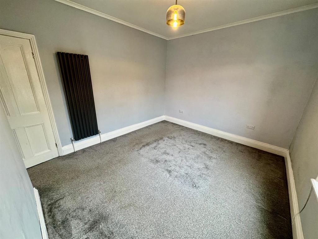 Bedroom 1b.jpg