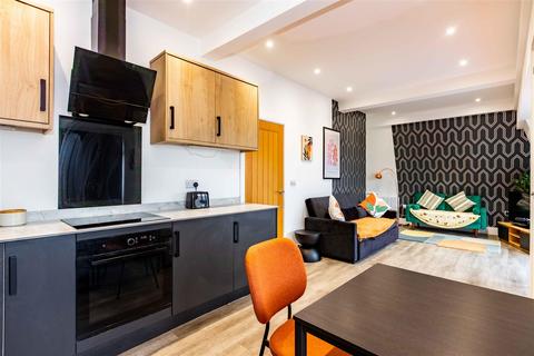 2 bedroom apartment to rent, Montague Street, Worthing
