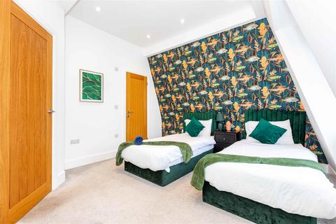 2 bedroom apartment to rent, Montague Street, Worthing
