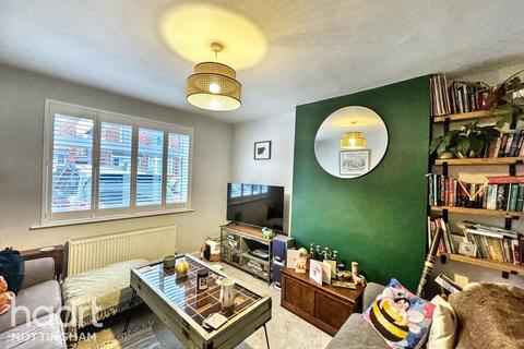 3 bedroom detached house for sale, First Avenue, Carlton