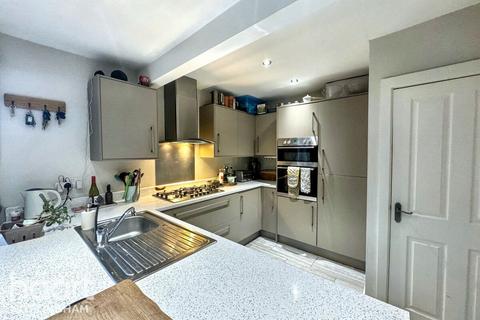3 bedroom detached house for sale, First Avenue, Carlton