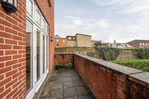 2 bedroom flat to rent, Putney Hill, Putney, London, SW15