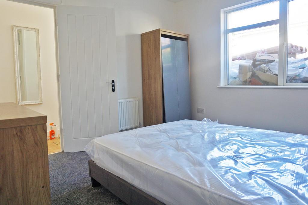 Bedroom 1b