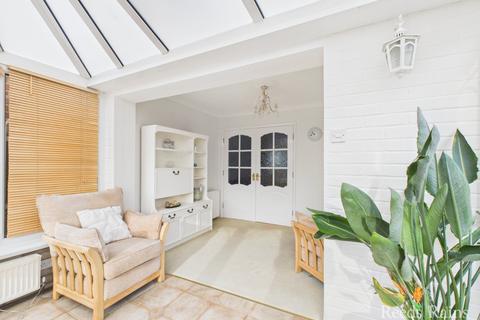 3 bedroom semi-detached house for sale, Summergangs Drive, Hull HU12