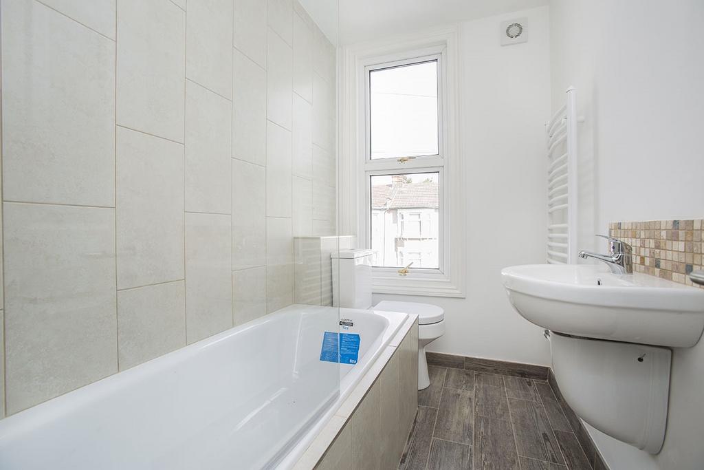 Communal Bathroom/WC
