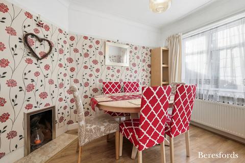 3 bedroom semi-detached house for sale, Avenue Road, Harold Wood, RM3