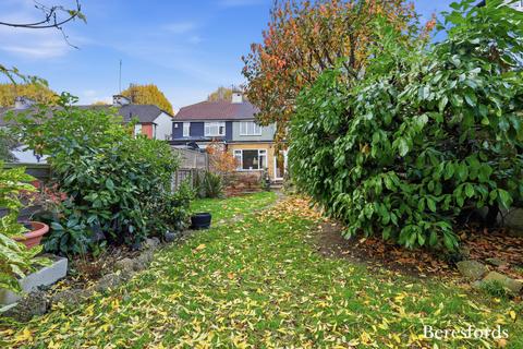 3 bedroom semi-detached house for sale, Avenue Road, Harold Wood, RM3