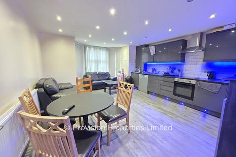 4 bedroom flat to rent, Cliff Road, Hyde Park LS6