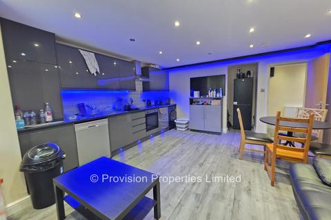 4 bedroom flat to rent, Cliff Road, Hyde Park LS6