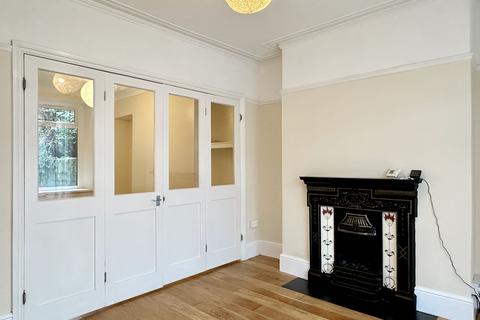 2 bedroom terraced house to rent, Vivian Road, Sketty, SA2