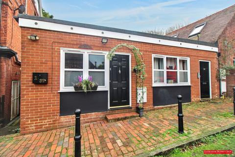 1 bedroom flat for sale, The Goffs, Eastbourne BN21