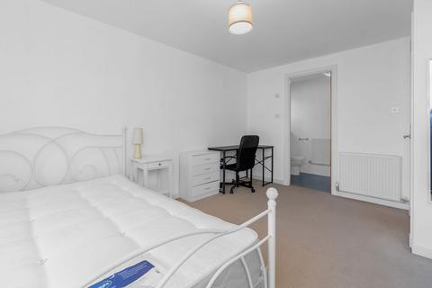 2 bedroom flat to rent, New Mart Place, Chesser, Edinburgh, EH14
