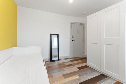4 bedroom flat to rent, Moredun Park View, Edinburgh, EH17