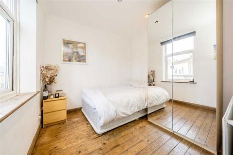 3 bedroom flat for sale, Bolton Crescent, London SE5