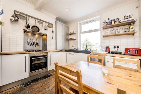 3 bedroom flat for sale, Bolton Crescent, London SE5