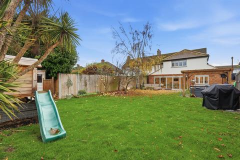 undefined, Pine Drive, Ingatestone