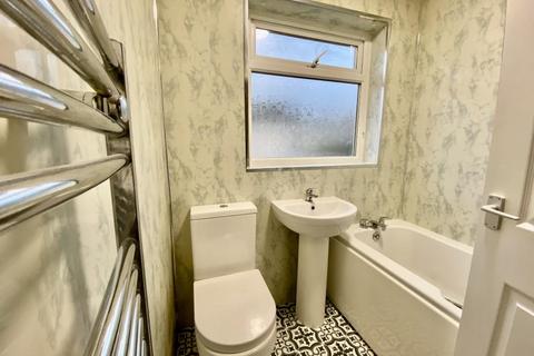 3 bedroom semi-detached house to rent, Prospect Mount, Keighley, BD22 6LR