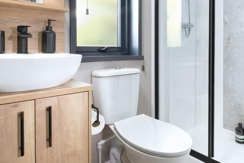 2 bedroom static caravan for sale, Stixwould Road, Woodhall Spa Lincolnshire