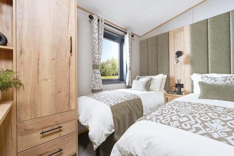 2 bedroom static caravan for sale, Stixwould Road, Woodhall Spa Lincolnshire