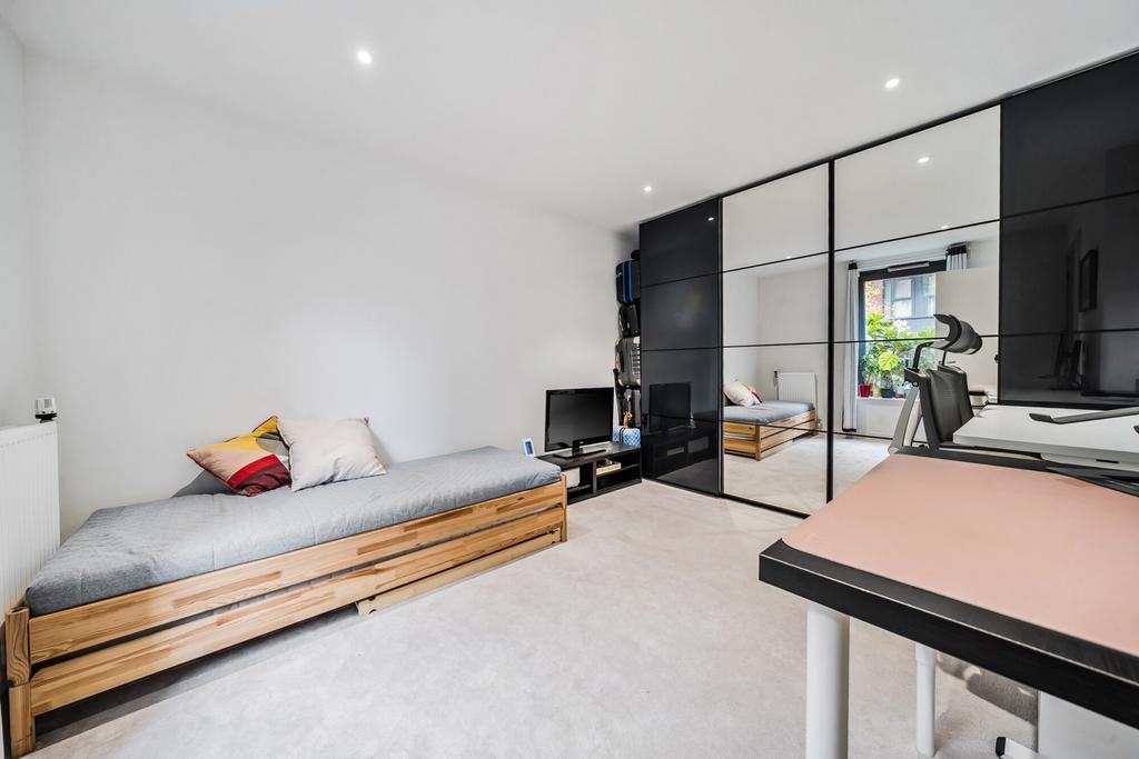 1377085-4-6911cb5...