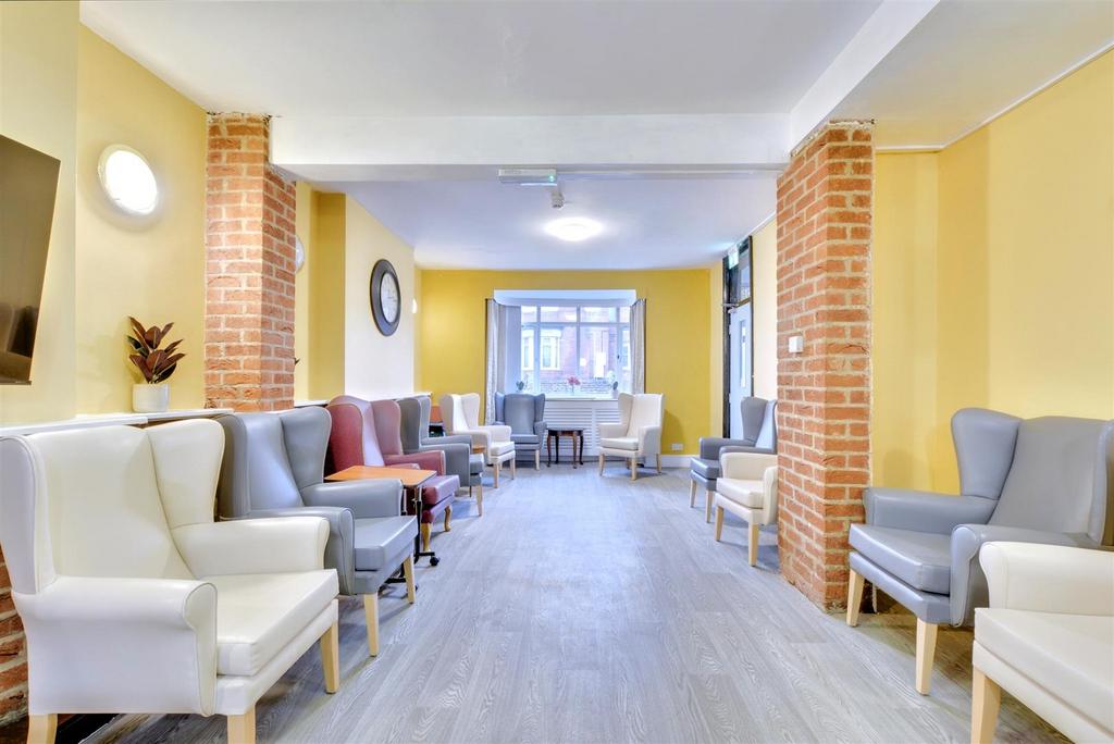 Lounge 2.jpeg