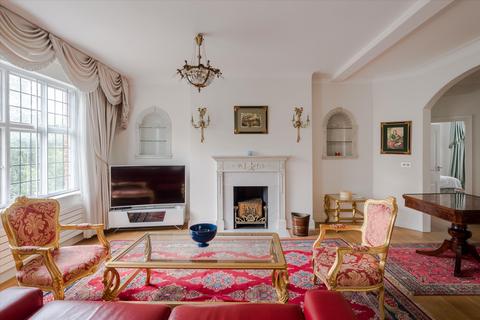 Wellington Court, Wellington Road, St John's Wood NW8