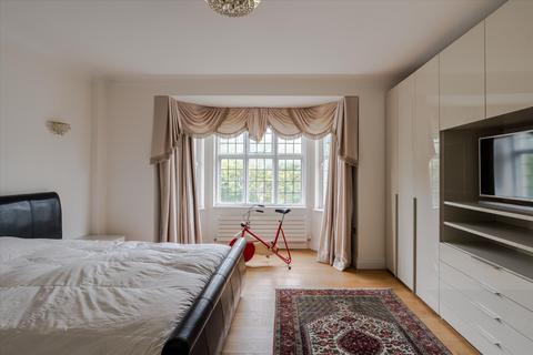 3 bedroom apartment for sale, Wellington Court, Wellington Road, St John's Wood NW8