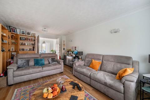 undefined, Fayrewood Chase, Basingstoke RG22 4TF