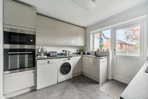 undefined, Fayrewood Chase, Basingstoke RG22 4TF