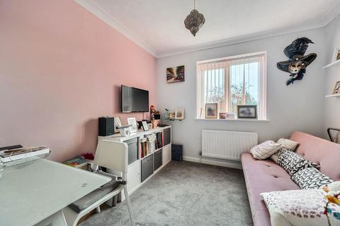 2 Fayrewood Chase, Basingstoke, RG22 4TF
