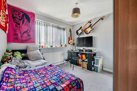 2 Fayrewood Chase, Basingstoke, RG22 4TF
