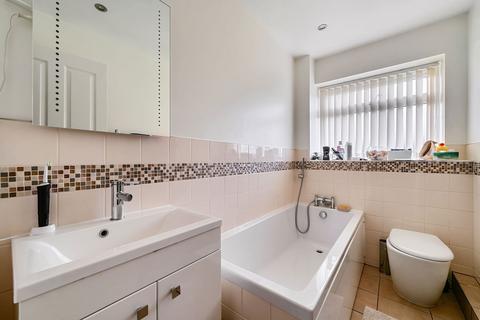 2 Fayrewood Chase, Basingstoke, RG22 4TF