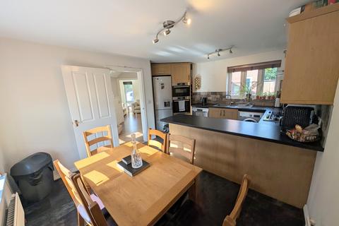 3 bedroom semi-detached house to rent, Jefferson Way, CV4