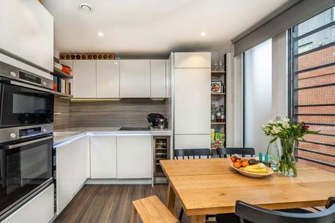 2 bedroom flat for sale, Buckhold Road, London SW18
