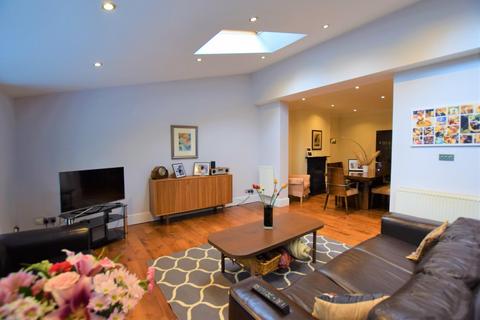 4 bedroom semi-detached house to rent, Green Lanes, Wylde Green, Sutton Coldfield